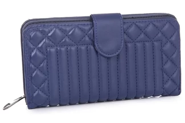 The Compact Elegance of Heathers Wallet: Formal Events